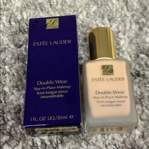 Estée Lauder Stay-in-place foundation - 2C3 Fresco